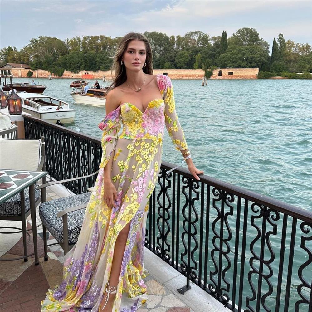 Αμαλία Κωστοπούλου: Η εμφάνιση με μποτάκια αξίας 1.400 ευρώ - Hot or not;