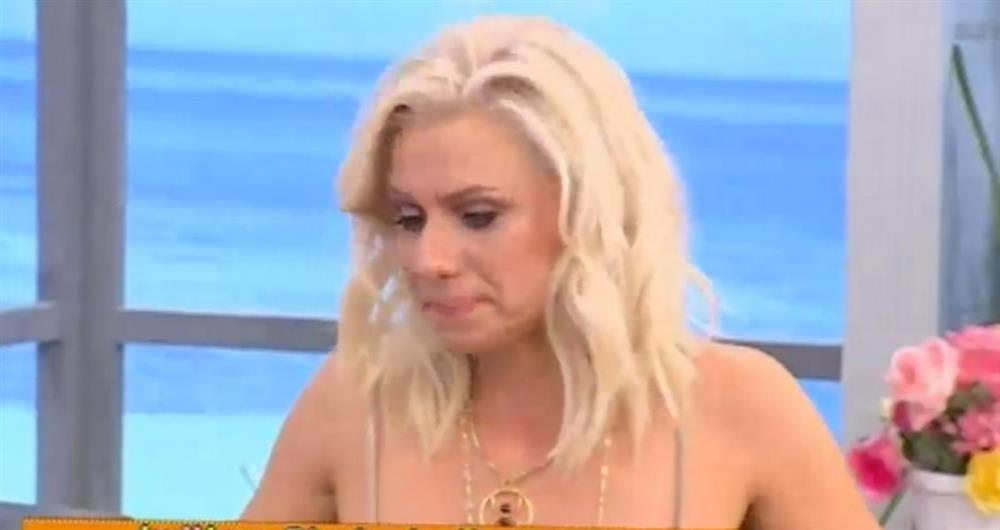 Κατερίνα Καραβάτου: Η ερώτηση του Μένιου Φουρθιώτη έφερε την έντονη συγκίνησή της