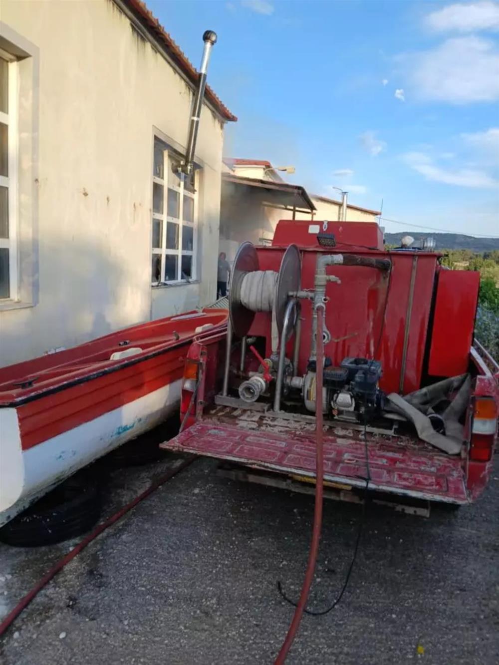 Λέσβος - φωτιά - σουπερ μαρκετ