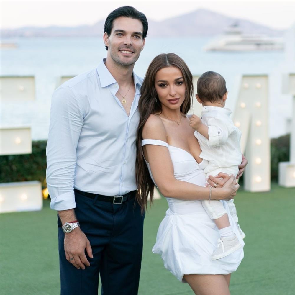 Ελένη Φουρέιρα: Η εξομολόγηση για τον Αλμπέρτο Μποτία, ο ερχομός του γιου τους και το ενδεχόμενο δεύτερου παιδιού
