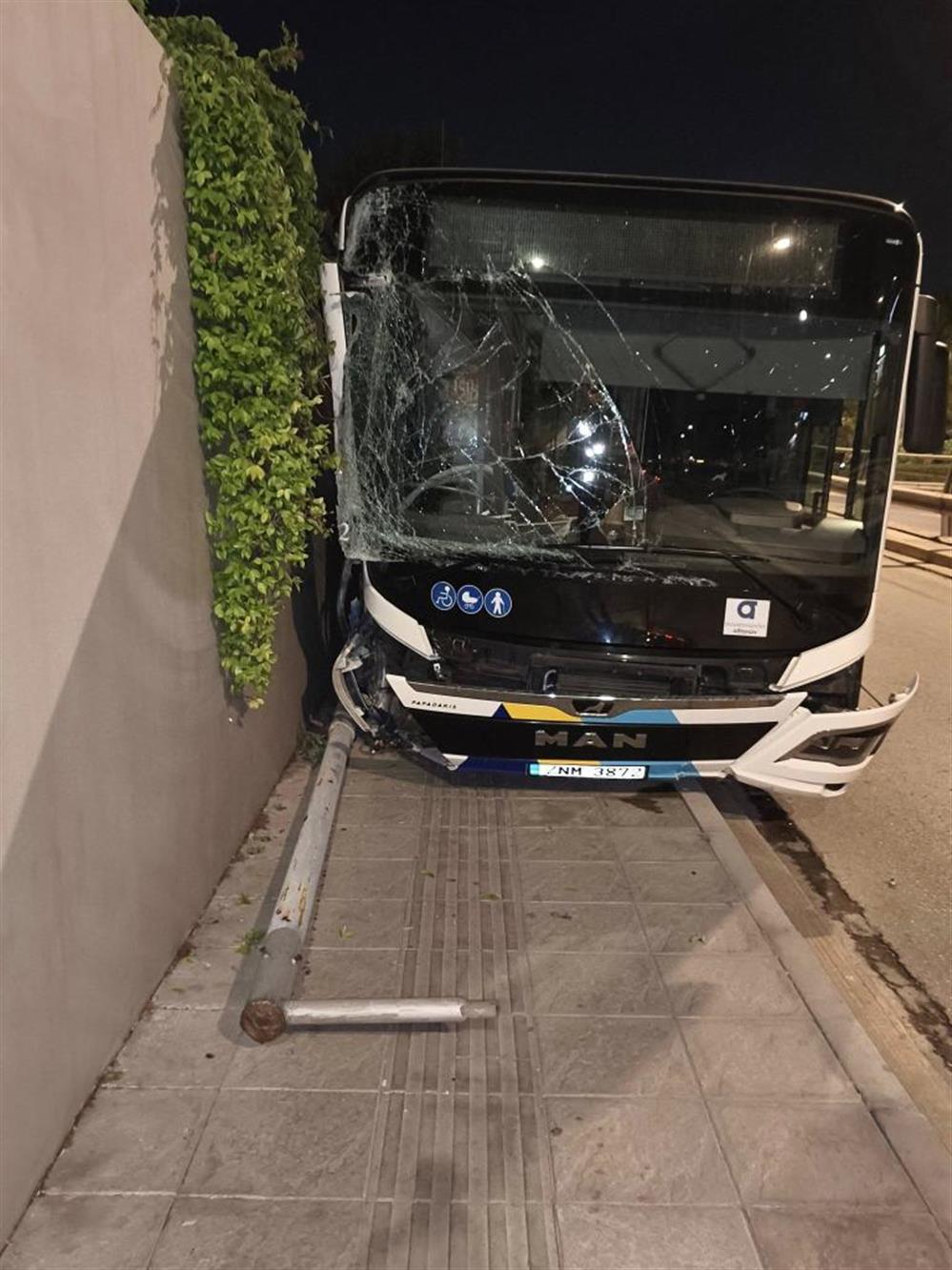 λεωφορείο τροχαίο Λεωφ Βουλιαγμένης λεωφορείο τροχαίο Λεωφ Βουλιαγμένης