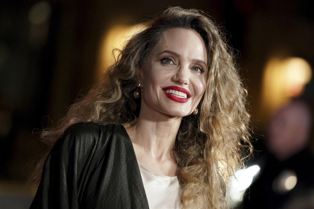 Angelina Jolie Angelina Jolie