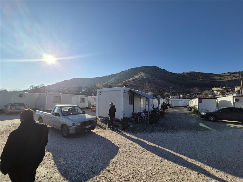 Κοντέινερ - Σεισμόπληκτοι - Δαμάσι Κοντέινερ - Σεισμόπληκτοι - Δαμάσι