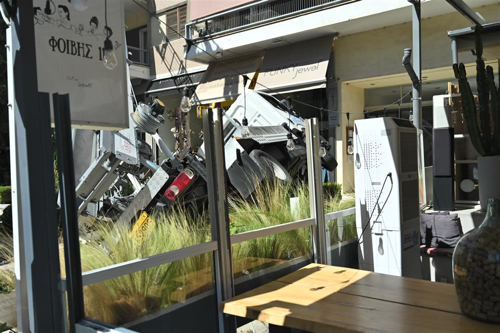 Γλυφάδα - γερανός - ατύχημα