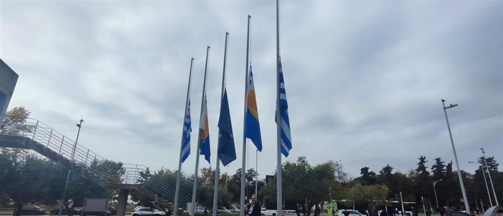 Μπουτάρης - μεσίστιες σημαίες - Δημαρχείο Θεσσαλονίκης