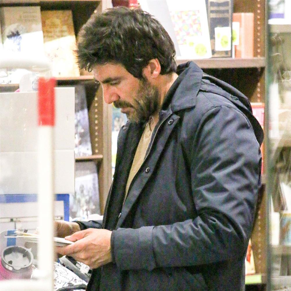 Αντώνης Καρυστινός για την απόφαση να μετακομίσει οικογενειακώς στο Λονδίνο: "Ήταν κανονική μετανάστευση"