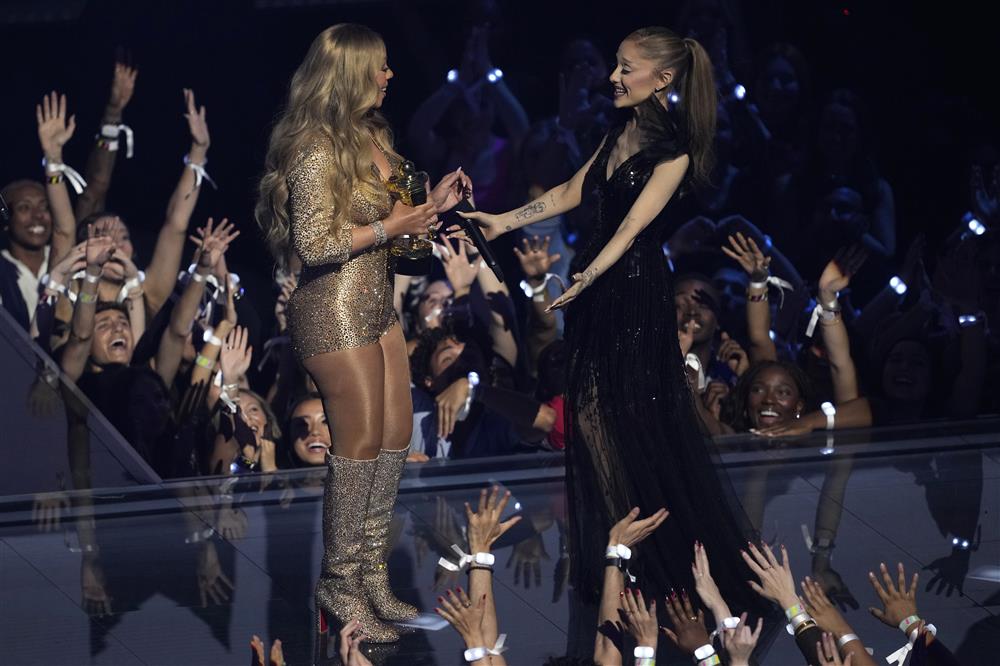 Μαράια Κάρεϊ