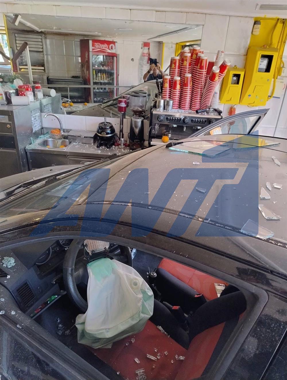 Περιστέρι - αυτοκίνητο - κατάστημα