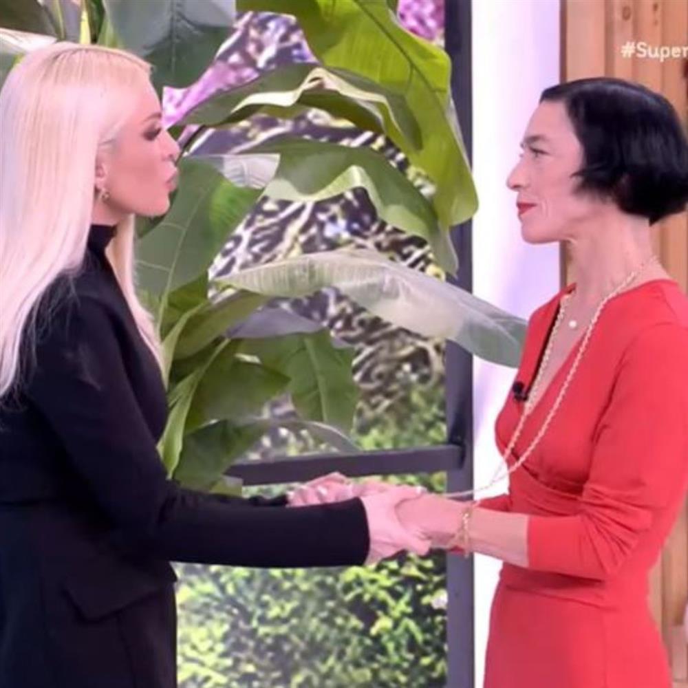 Κατερίνα Καινούργιου σε Έλενα Τοπαλίδου: "Σε βρίσκω πιο γοητευτική από τον Νίκο Κουρή" - "Παρ’ τον τηλέφωνο να του το πεις"
