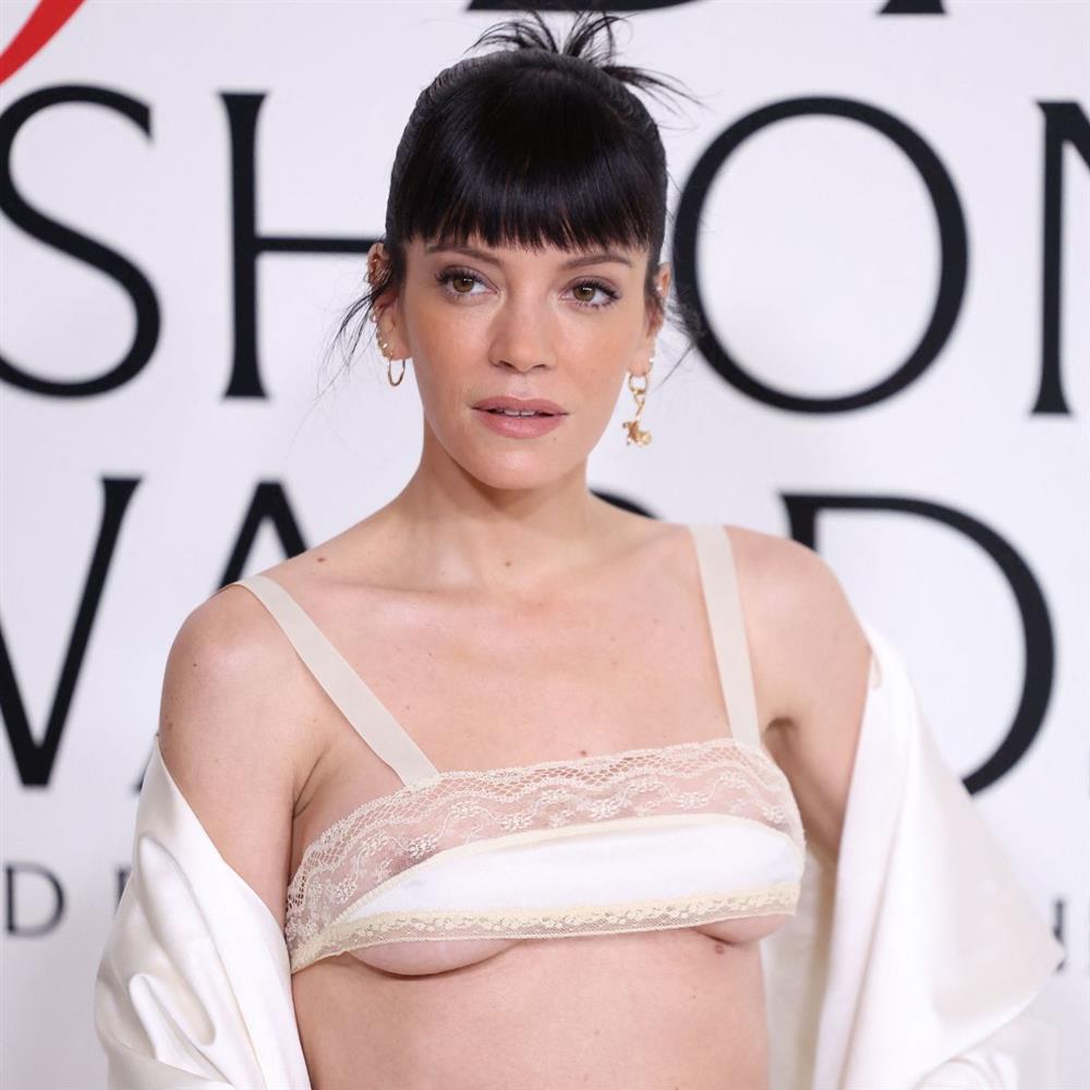 Λίλι Άλεν: Η αποκαλυπτική εμφάνιση λίγο καιρό μετά τον χωρισμό της