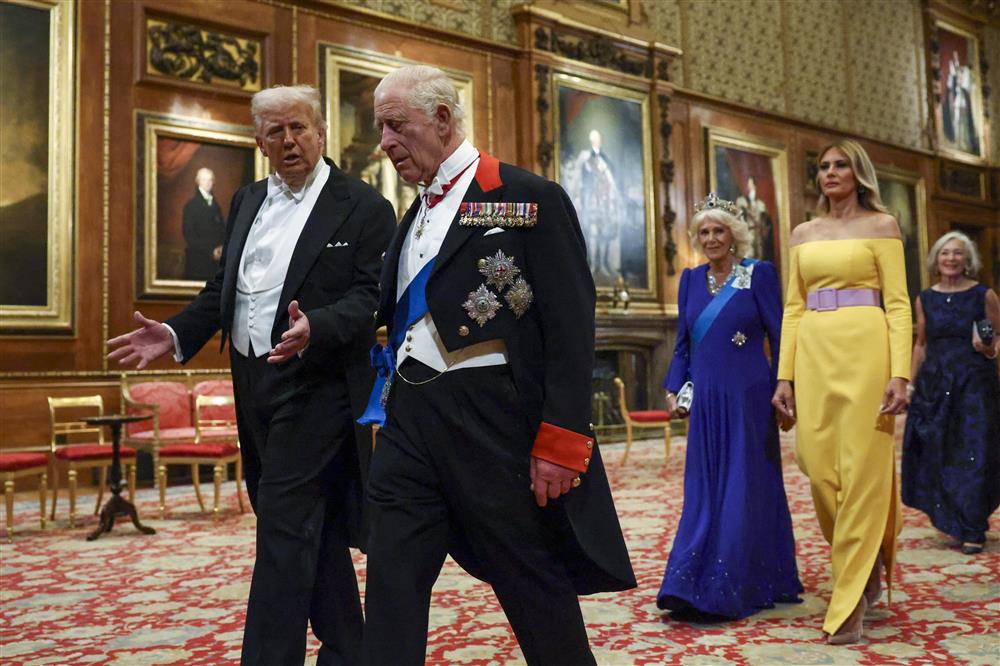 Ντόναλντ Τραμπ Βασιλιάς Κάρολος