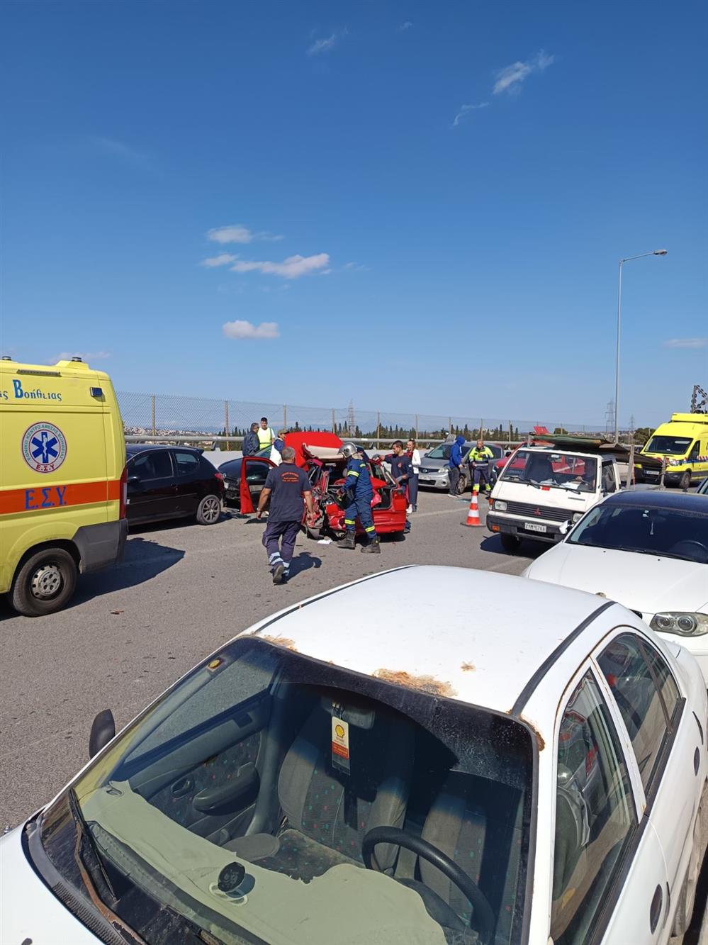 Κάντζα - Τροχαίο - λεωφορειο παρέσυρε ΙΧ