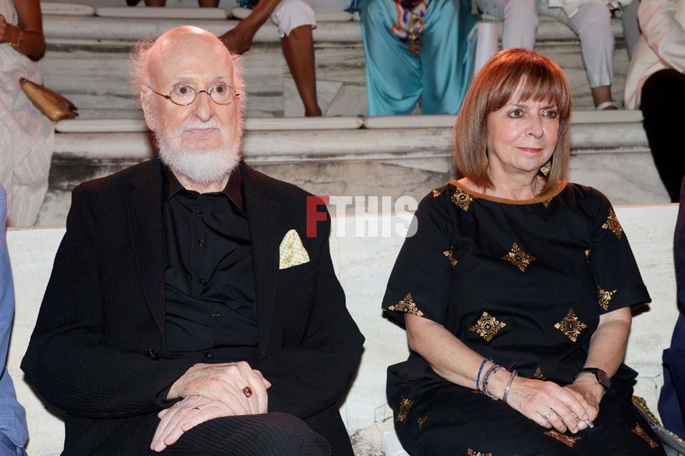 Σταύρος Ξαρχάκος