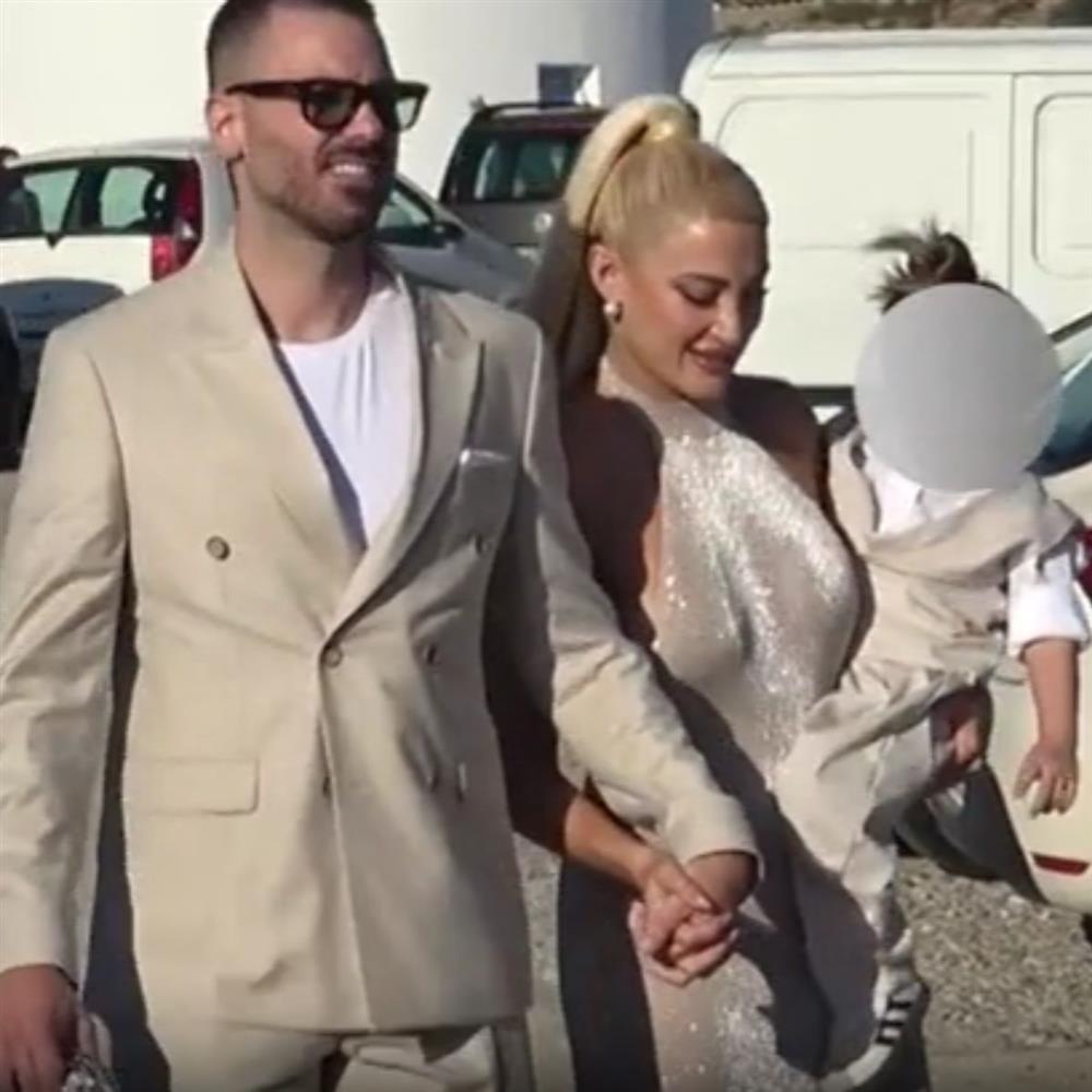 Ιωάννα Τούνη: Η πρώτη δημόσια εμφάνιση με τον νέο της σύντροφο! Χέρι-χέρι σε βάφτιση στη Μύκονο (βίντεο)
