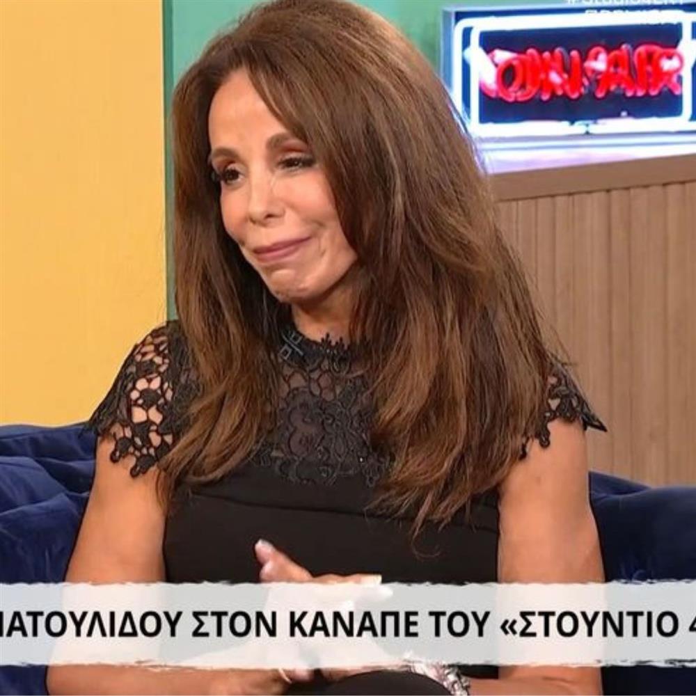 Βούλα Πατουλίδου: Η έκπληξη του γιου της στον αέρα του "Στούντιο 4" - "Έχει περάσει πολλά, της αξίζει"