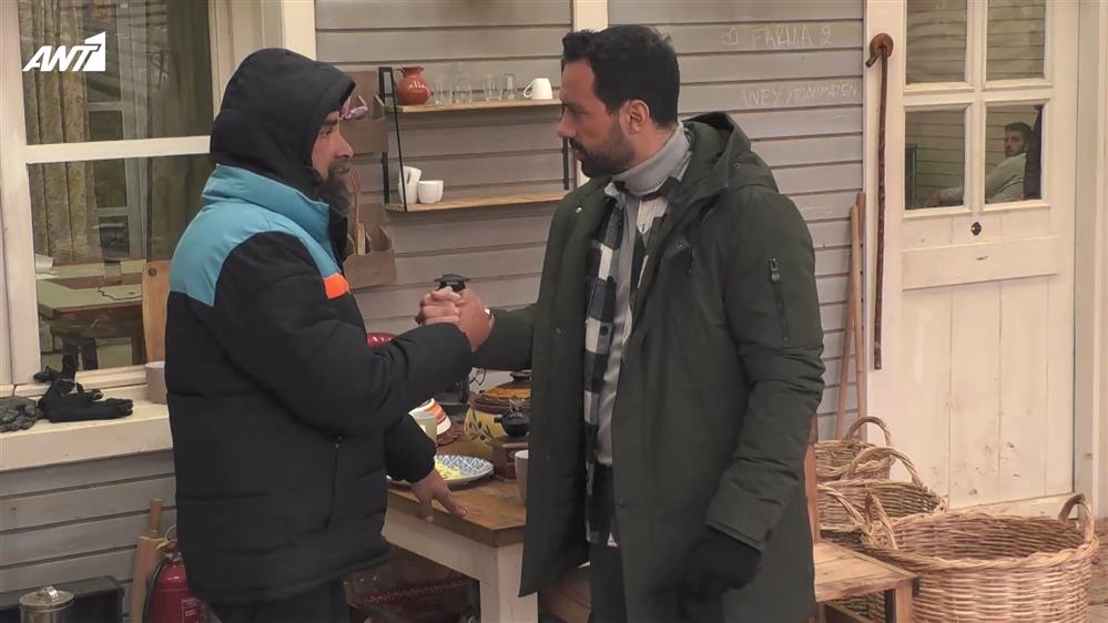 Ο Αστρινός συνομιλεί με τον Σάκη Τανιμανίδη για τον τραυματισμό του - Η Φάρμα - Επεισόδιο 94-95