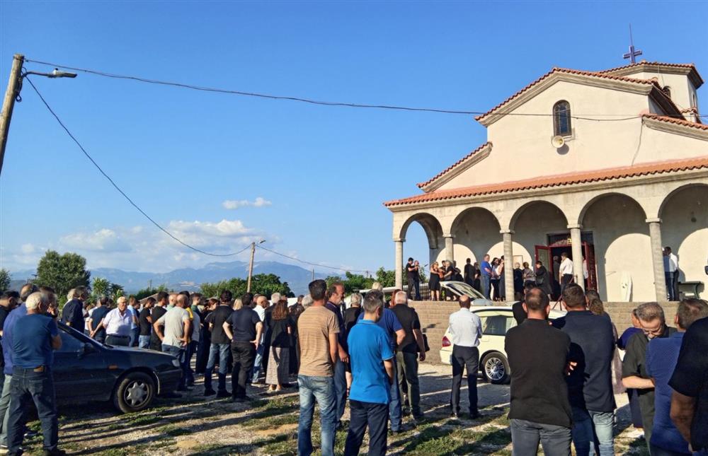 Αγρίνιο - κηδεία - δίχρονης