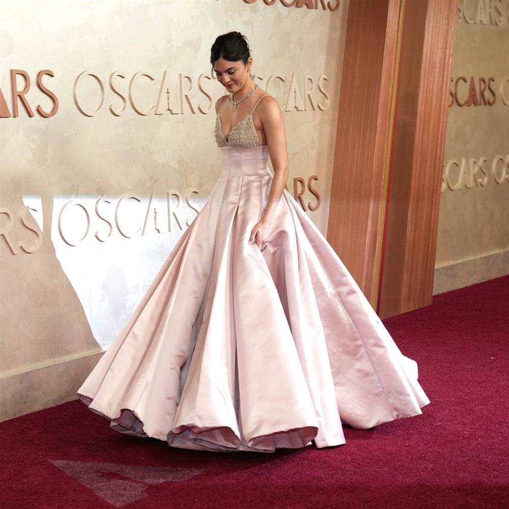 εμφανισεις monica