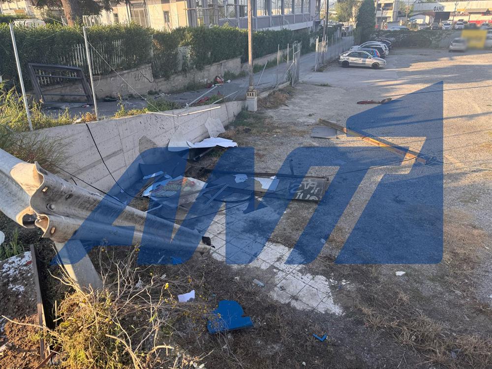 Θεσσαλονίκη - Τροχαίο - Αυτοκίνητο προσέκρουσε σε στάση