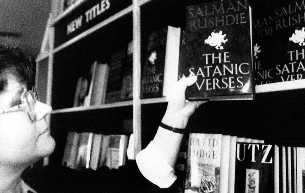 Σαλμάν Ρουσντί - Σατανικοί Στίχοι Σαλμάν Ρουσντί - Σατανικοί Στίχοι