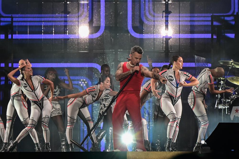 robbie concert robbie concert