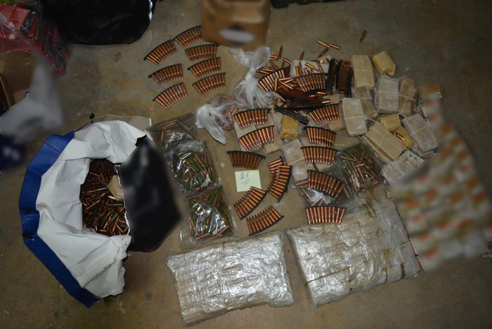 όπλα - οπλοστάσιο - περίστροφο - εκρηκτικά - ναρκωτικά