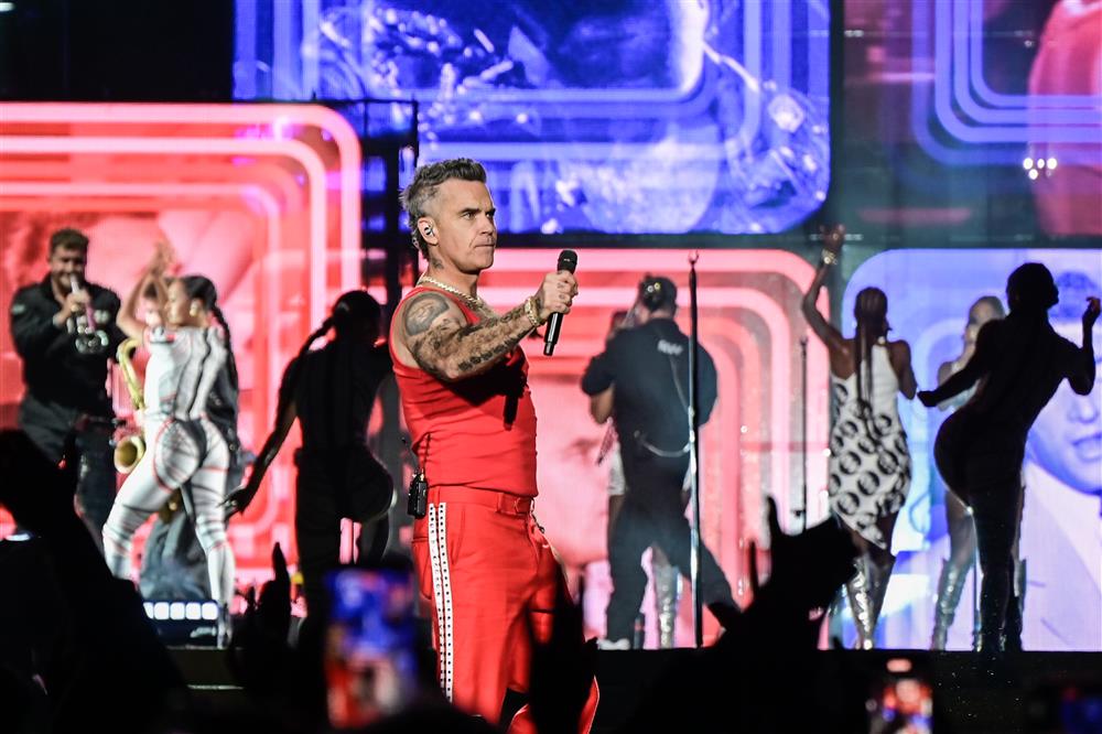 robbie concert robbie concert