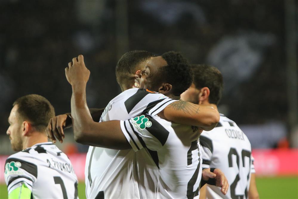 ΠΑΟΚ - ΓΙΟΥΝΓΚ ΜΠΟΙΣ