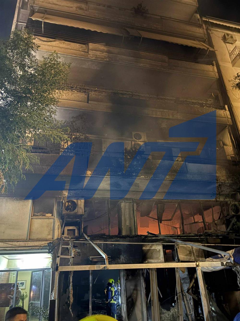 Πρώτες εικόνες από τη φωτιά στο Μεταξουργείο