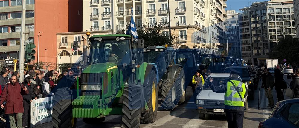 Οι αγρότες έφτασαν στο λιμάνι της Θεσσαλονίκης Οι αγρότες έφτασαν στο λιμάνι της Θεσσαλονίκης