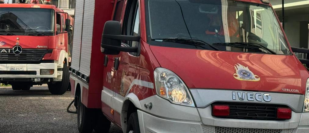 Φωτιά σε εγκαταλελειμμένο κτίριο στη Νίκαια