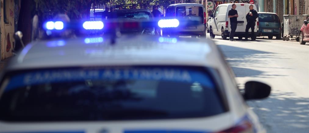 Κυψέλη: Συνελήφθη 58χρονος για πλαστά ταξιδιωτικά έγγραφα και διακίνηση μεταναστών – Εντοπίστηκε παράνομο εργαστήριο