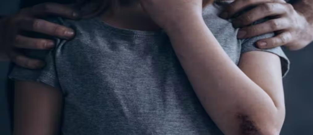 Ηράκλειο: Συνελήφθη ζευγάρι μετά από καταγγελία ότι κακοποιούσαν τα οχτώ ανήλικα παιδιά τους