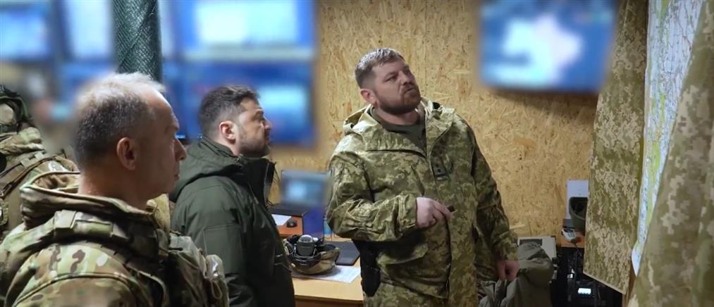 Ουκρανία: Ο Ζελένσκι επισκέφθηκε πόλη που ανακατέλαβαν οι δυνάμεις της χώρας (Βίντεο)