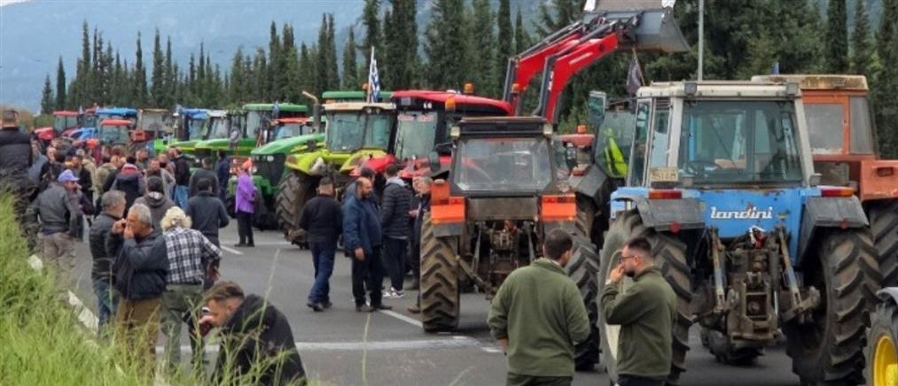 Λαμία - αγρότες: Άνοιξαν τους παράδρομους στον Μπράλο