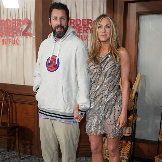 Άνταμ Σάντλερ σε Τζένιφερ Άνιστον: "Χαιρόμαστε που εσύ και ο Τζιμ ζείτε τον έρωτα που σας αξίζει"