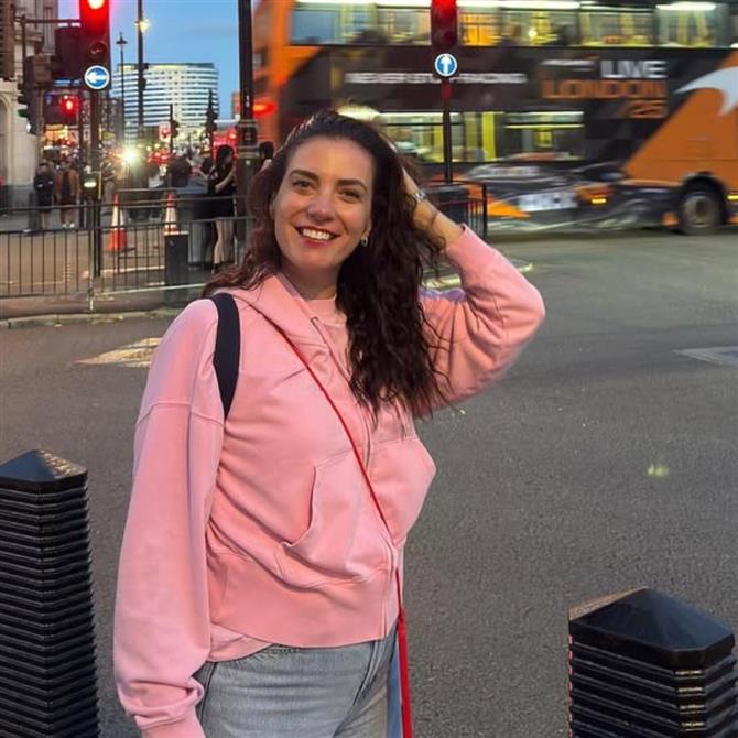 Φωτεινή Δάρρα: Η κόρη της πήγε στο Λονδίνο για να σπουδάσει μιούζικαλ - Η ανάρτηση της ερμηνεύτριας