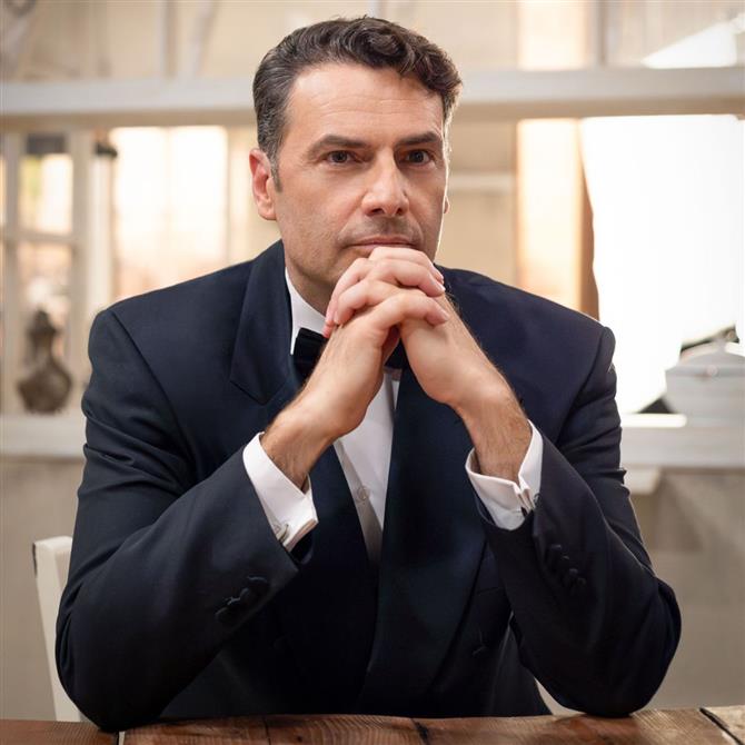 Grand Hotel: Ποιος είναι ο Διονύσης Παναγόπουλος που θα υποδυθεί ο Παναγιώτης Μπουγιούρης;