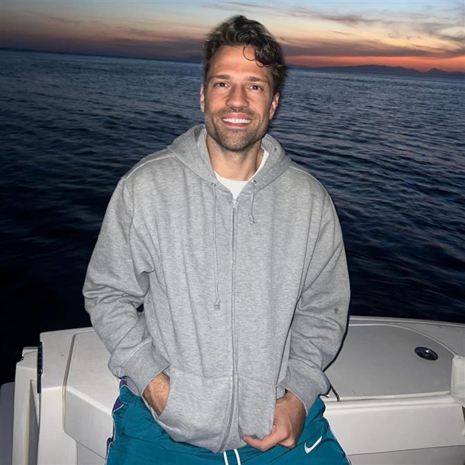 Κωνσταντίνος Αργυρός: Η έκπληξη στο καμαρίνι του για τα γενέθλιά του (Φωτό & Βίντεο)