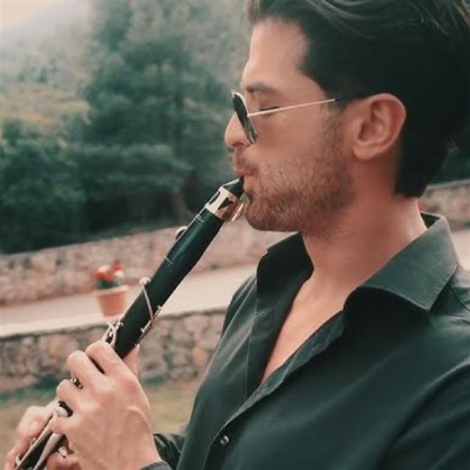 Άρης Μουγκοπέτρος: Ο αδερφός του αποκαλύπτει - "Έχει γίνει ακρωτηριασμός, σε τρία δάκτυλα, στο δεξί του χέρι"