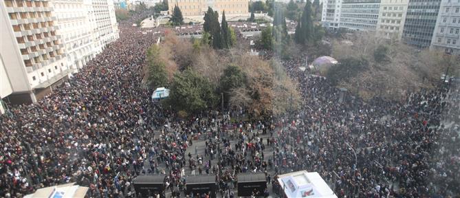 Τέμπη – “Δεν έχω οξυγόνο”: Μεγαλειώδεις συγκεντρώσεις σε Ελλάδα και εξωτερικό (εικόνες)