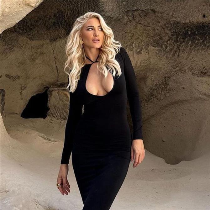 Ιωάννα Τούνη: Η ανθοδέσμη που έλαβε από τον σύντροφό της και η αφιέρωση - "Θέλω να είμαι δίπλα σου σε ό,τι χρειαστείς. Σε αγαπώ"